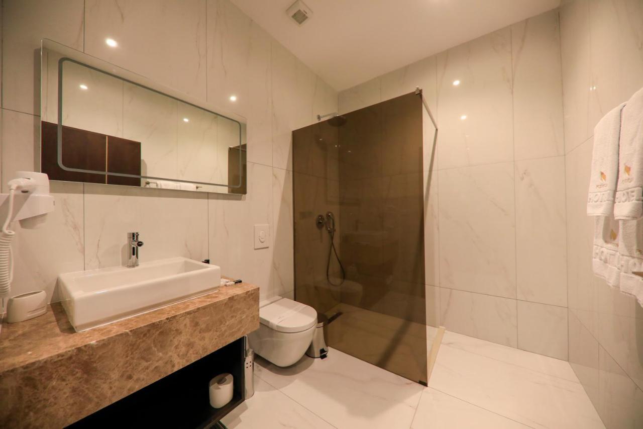 Premium Park Hotel Призрен Экстерьер фото