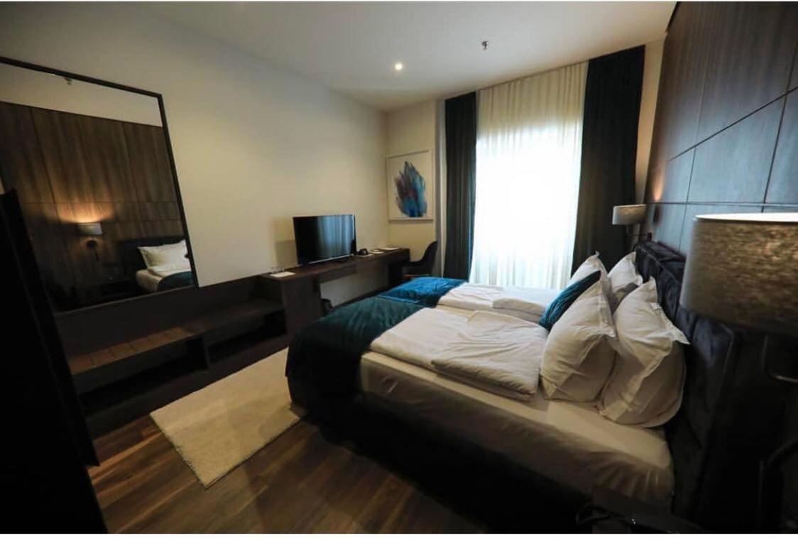 Premium Park Hotel Призрен Экстерьер фото
