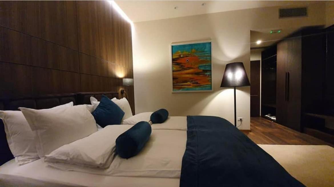 Premium Park Hotel Призрен Экстерьер фото