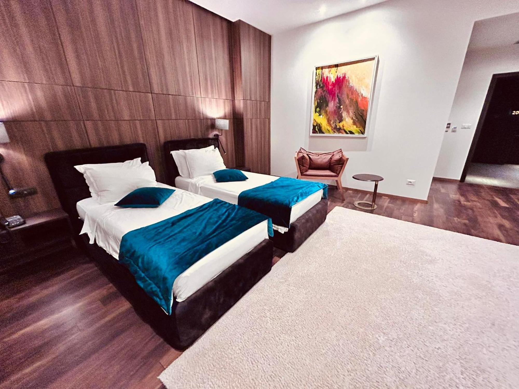 Premium Park Hotel Призрен Экстерьер фото