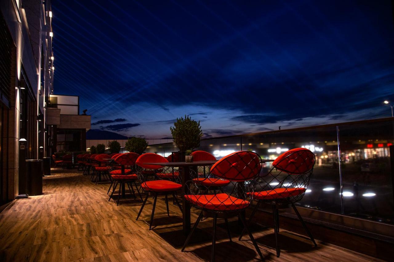 Premium Park Hotel Призрен Экстерьер фото